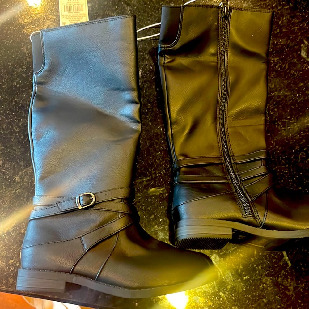 Girls size 13 cat and Jack zip up boot, posh live event 2/29